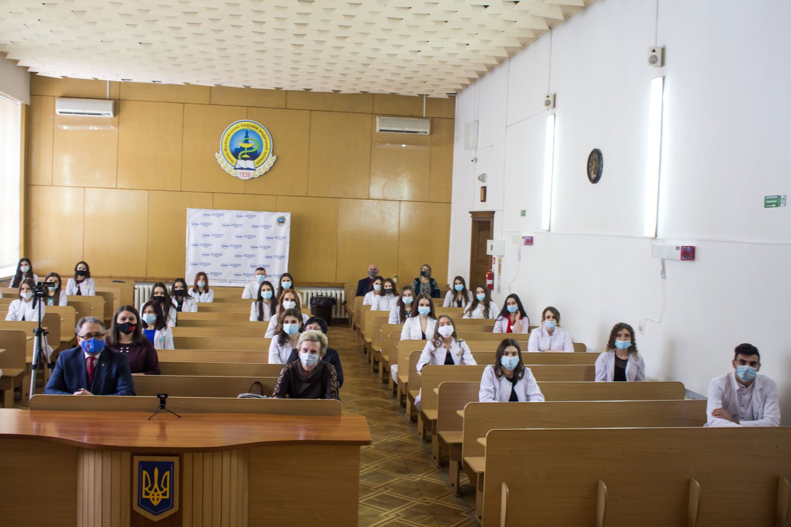 Вручення дипломів акушеркам – очно і онлайн