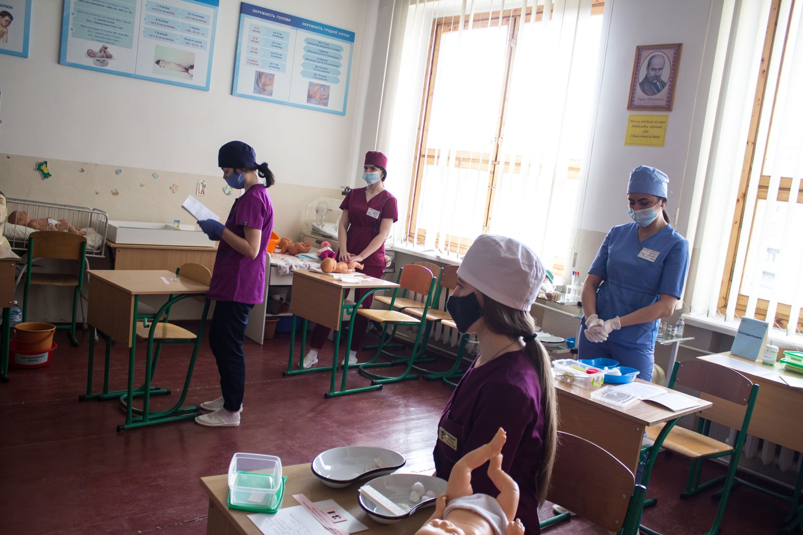 Екзаменаційна сесія на четвертому курсі у медсестер 