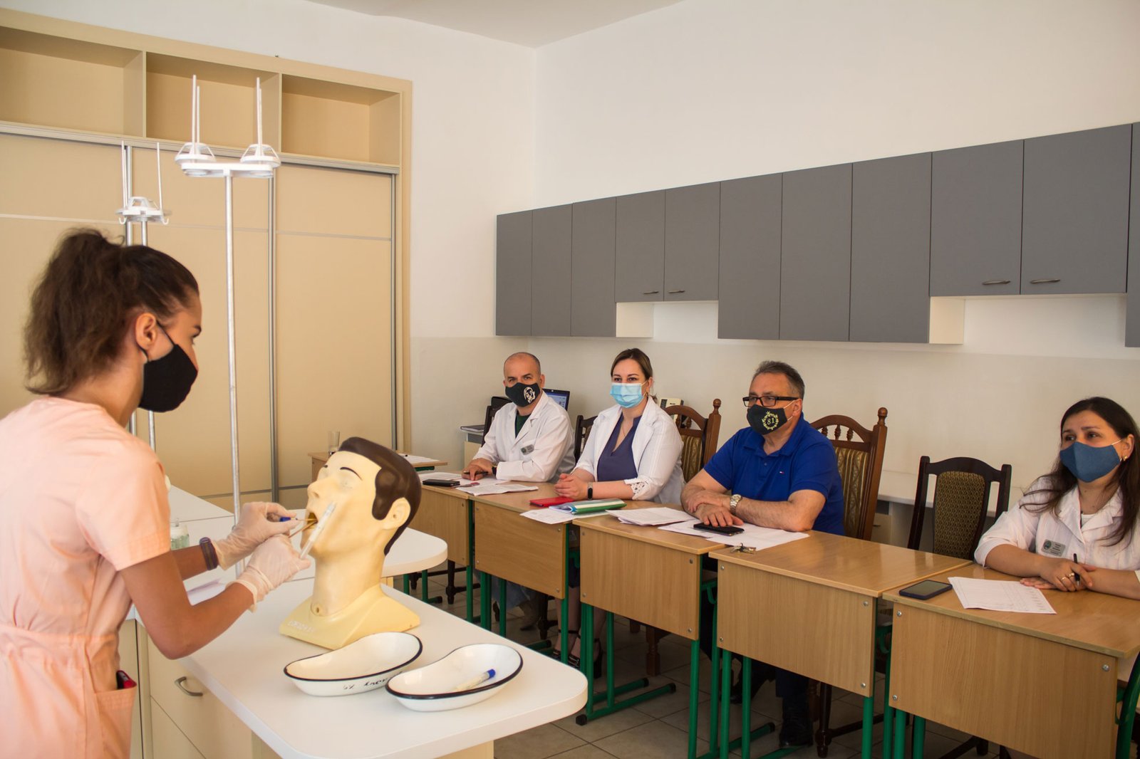 Випускні екзамени в ІФМФК наближаються до завершення