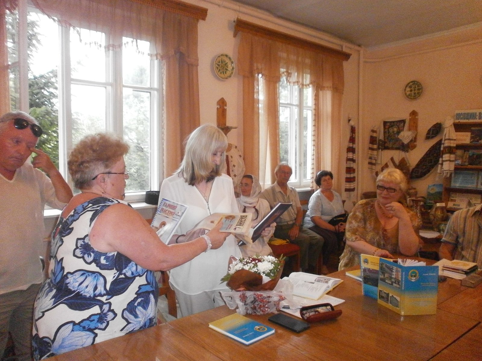 Презентація книжки «Праця як молитва. 30 постатей випускників ІФМФК» у Косові