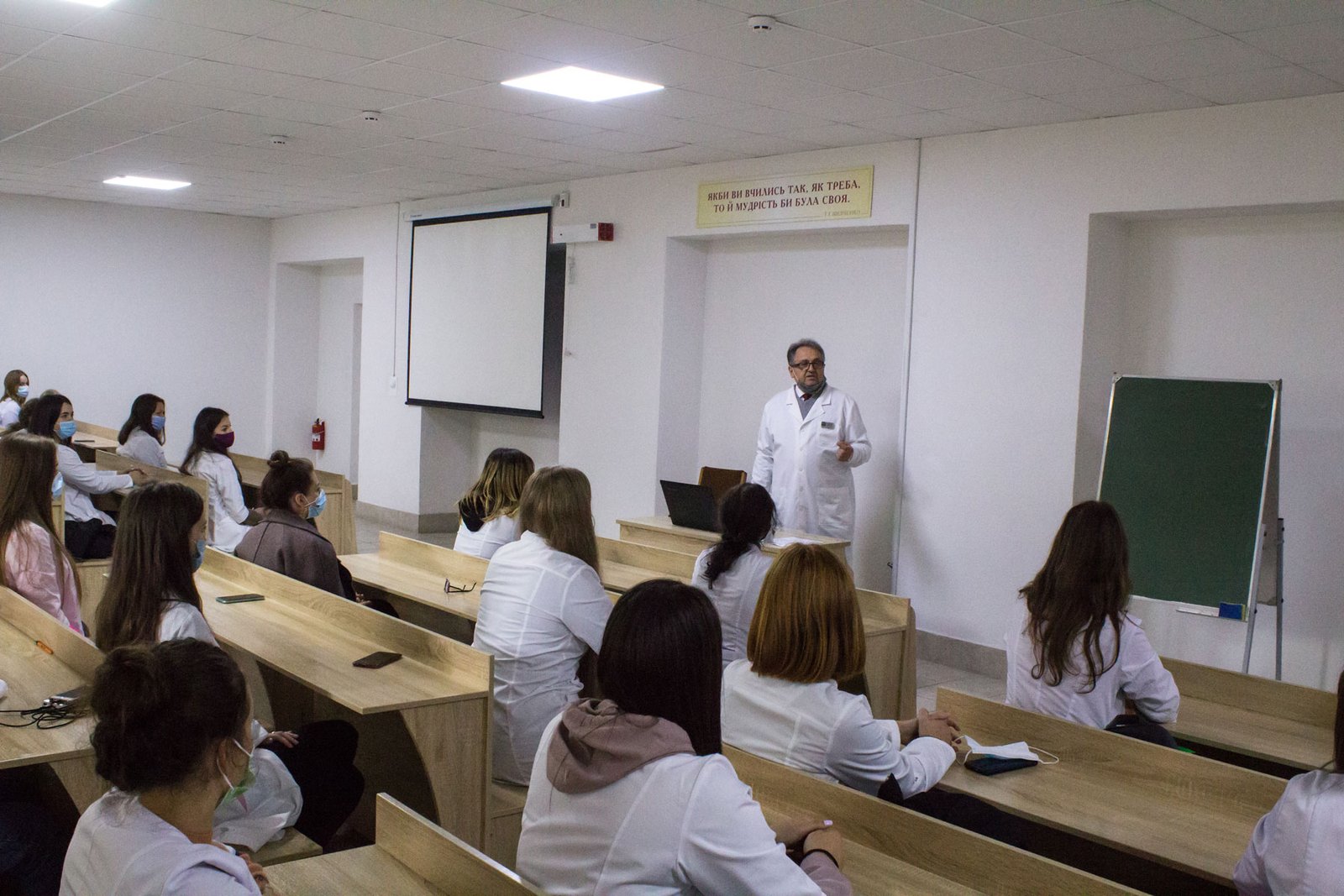  На молодших курсах завершуються «директорські години спілкування»