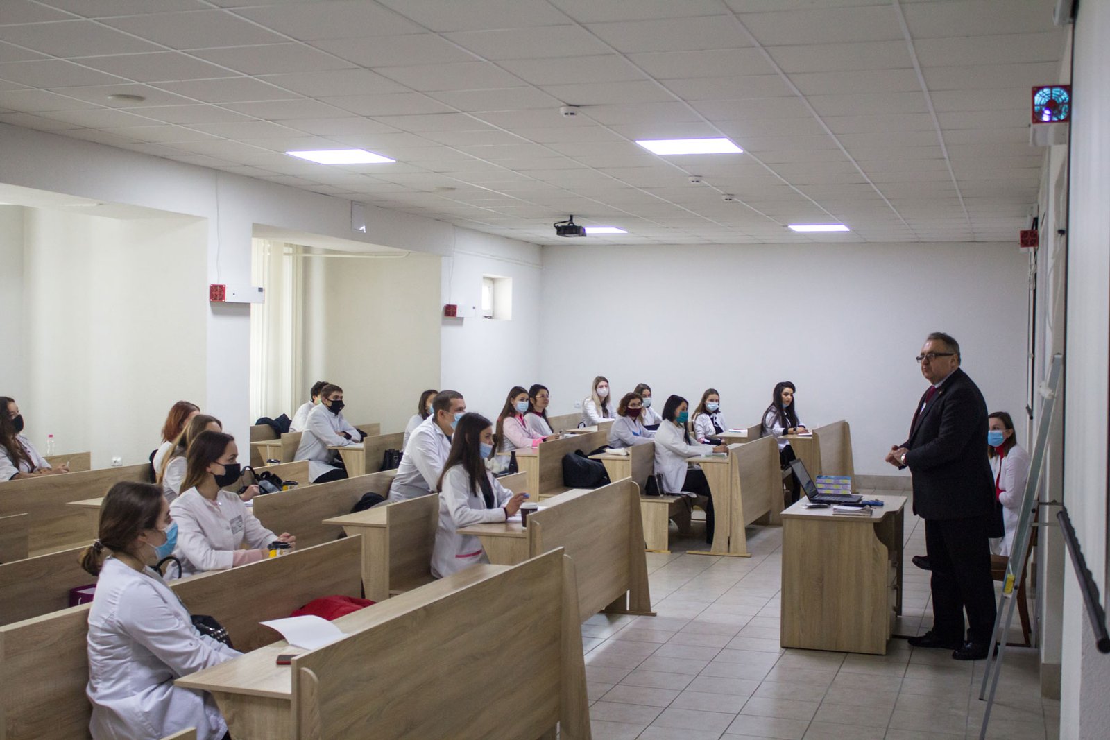 Завершилися директорські години спілкування на молодших курсах