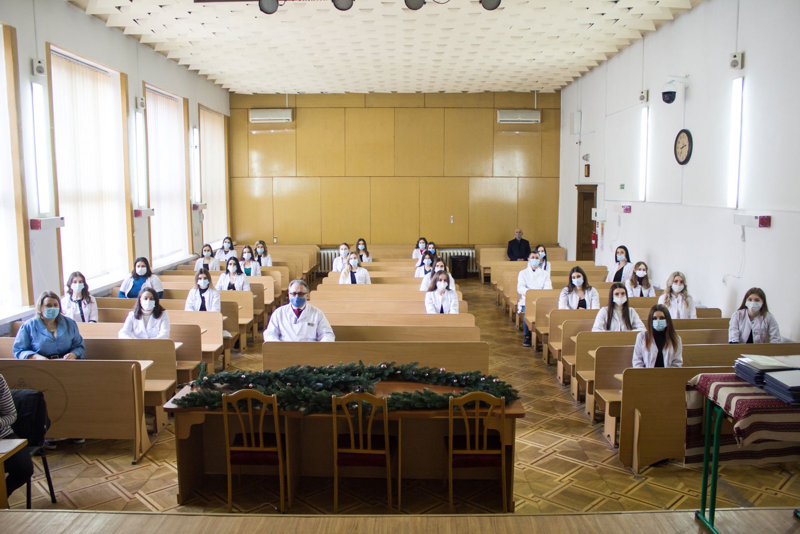 Вручення дипломів майбутнім акушеркам