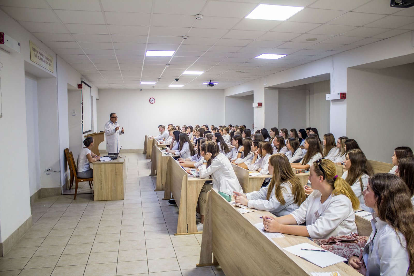 На всіх курсах проходять години спілкування директора зі студентами