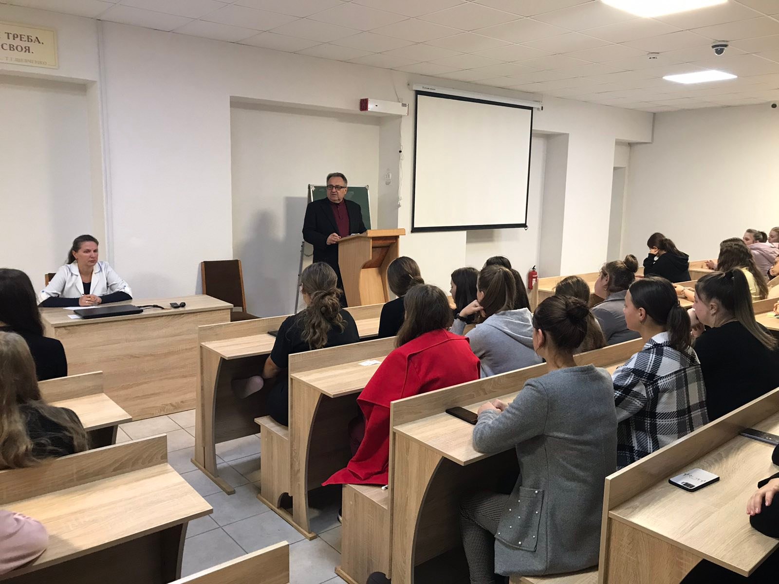 Для мешканців гуртожитку – зустріч з директором  і протипожежне навчання