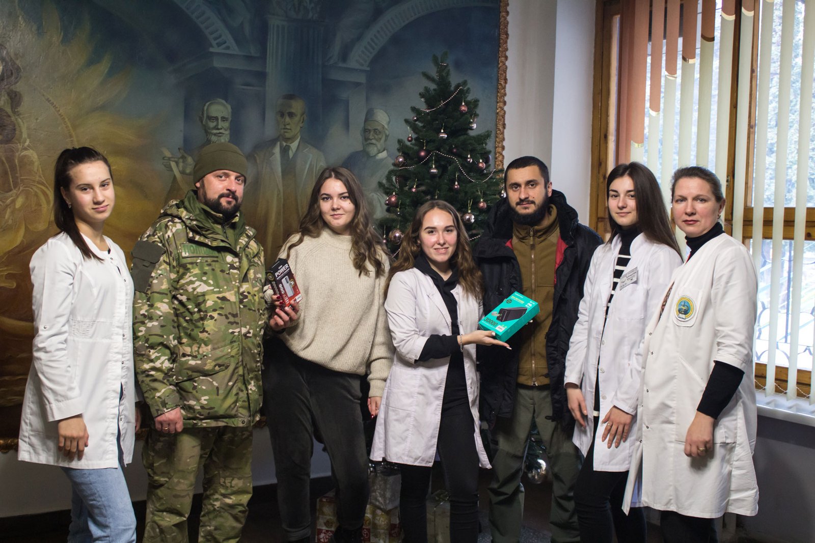 Знову дарунок на передову