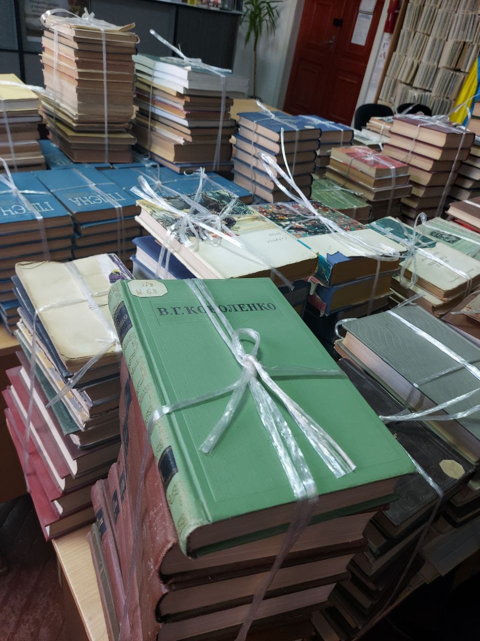 Російську літературу – на макулатуру