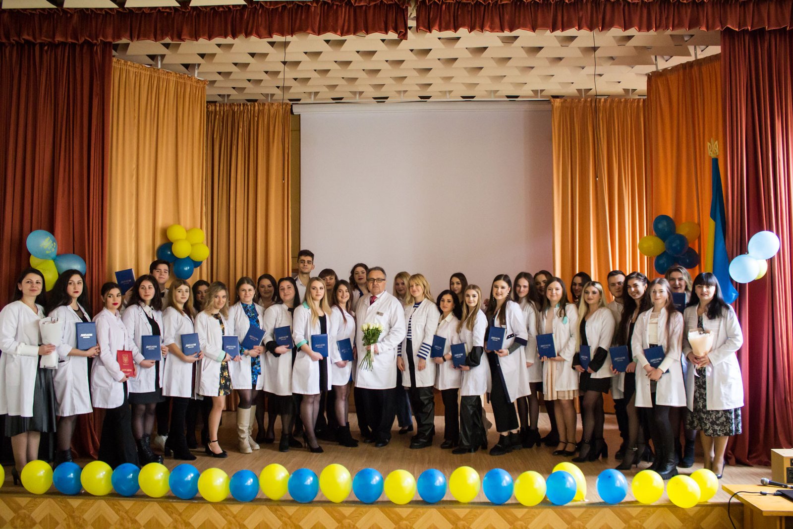 Вручення дипломів першому випуску фахових молодших бакалаврів