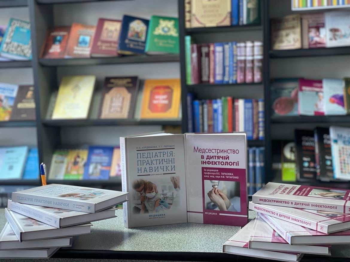 Новинки літератури в бібліотеці коледжу