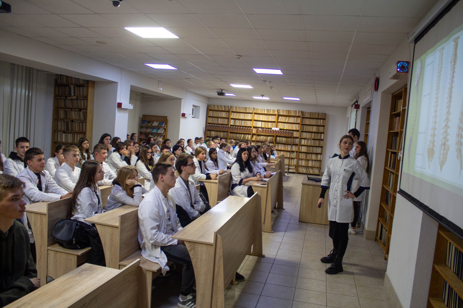 До Всесвітнього дня хребта: виховна година і благодійний аукціон