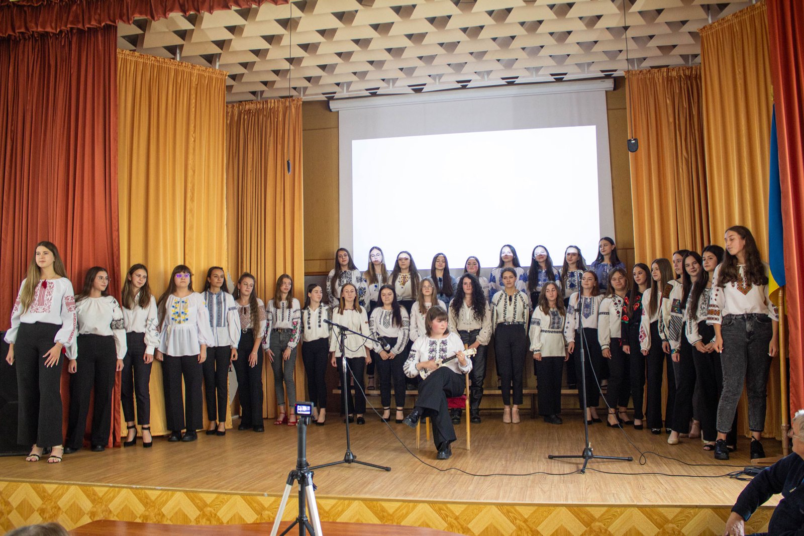 Свої таланти показали першокурсники сестринської і акушерської спеціалізацій