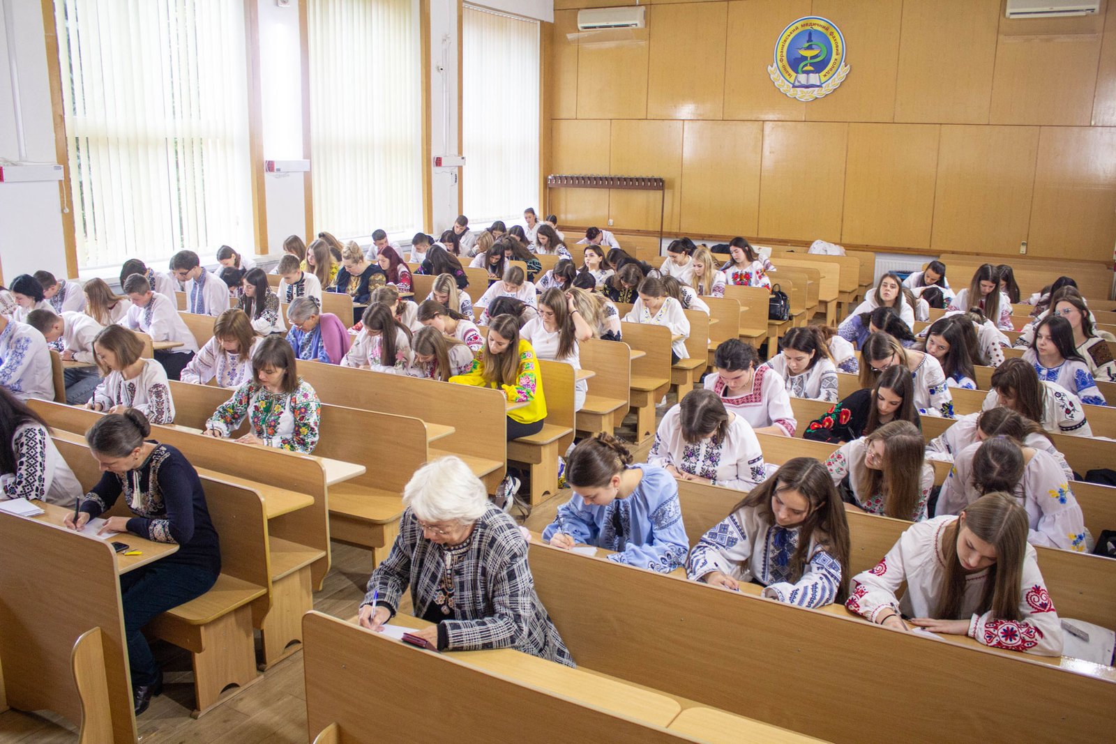 Представники Івано-Франківського медичного фахового коледжу долучилися до написання Радіодиктанту національної єдності