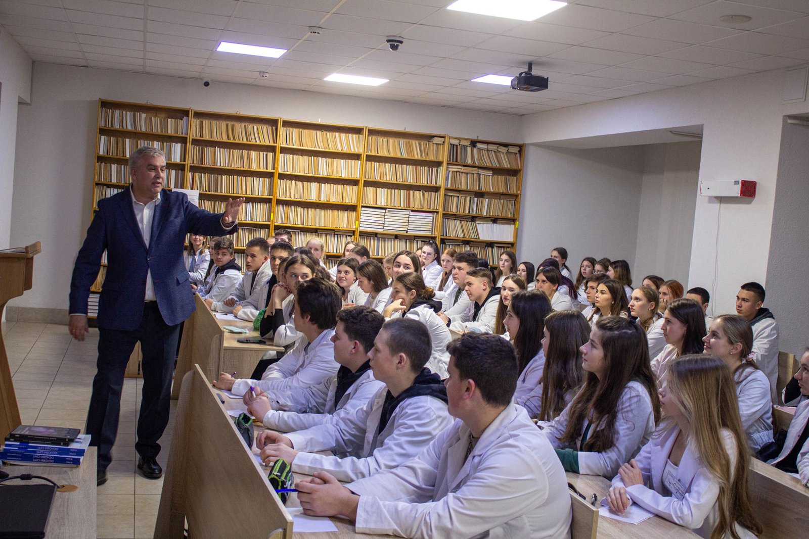 Лекції про основи сім’ї для першокурсників