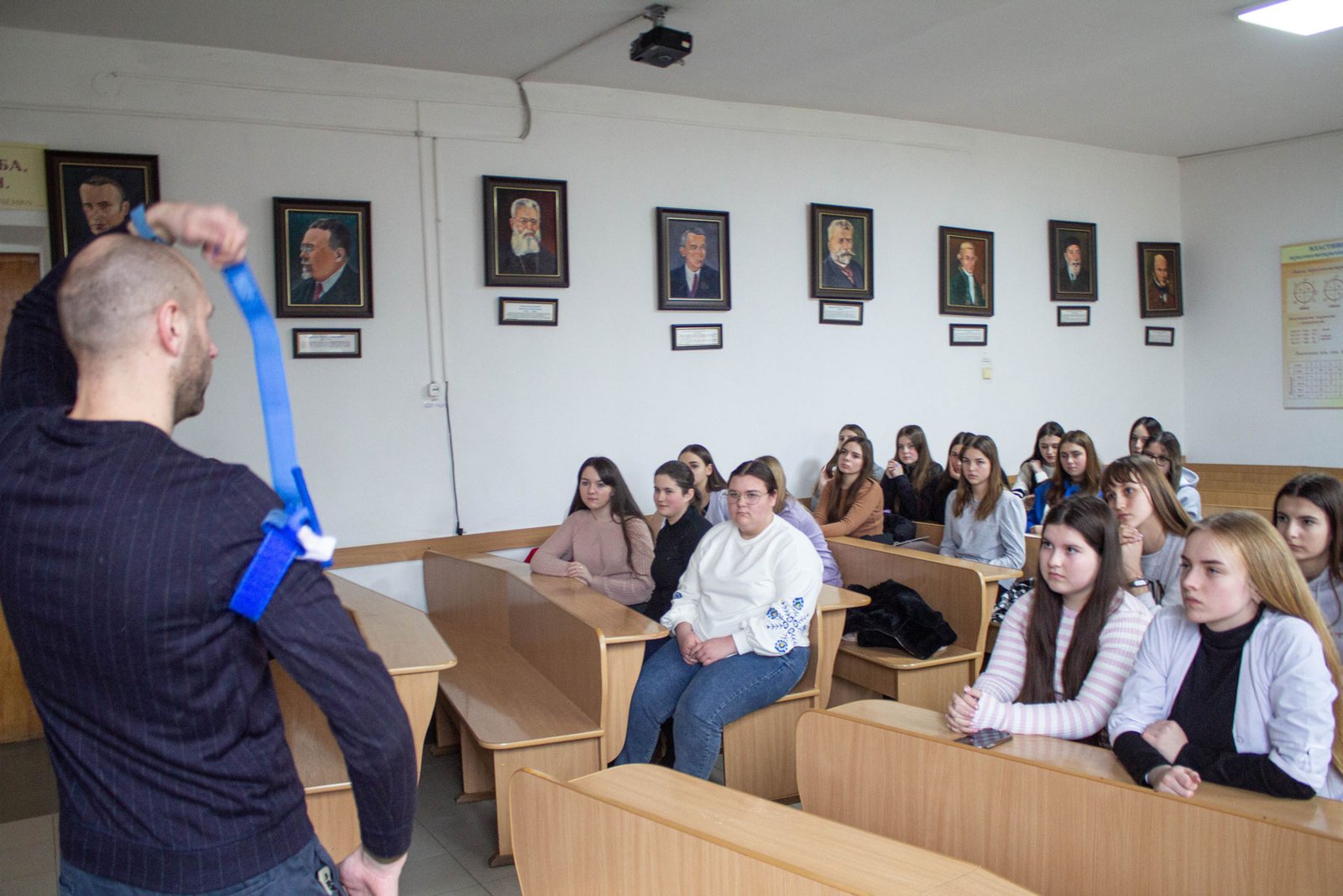 Знання і навички домедичної допомоги можуть врятувати життя в екстремальних умовах