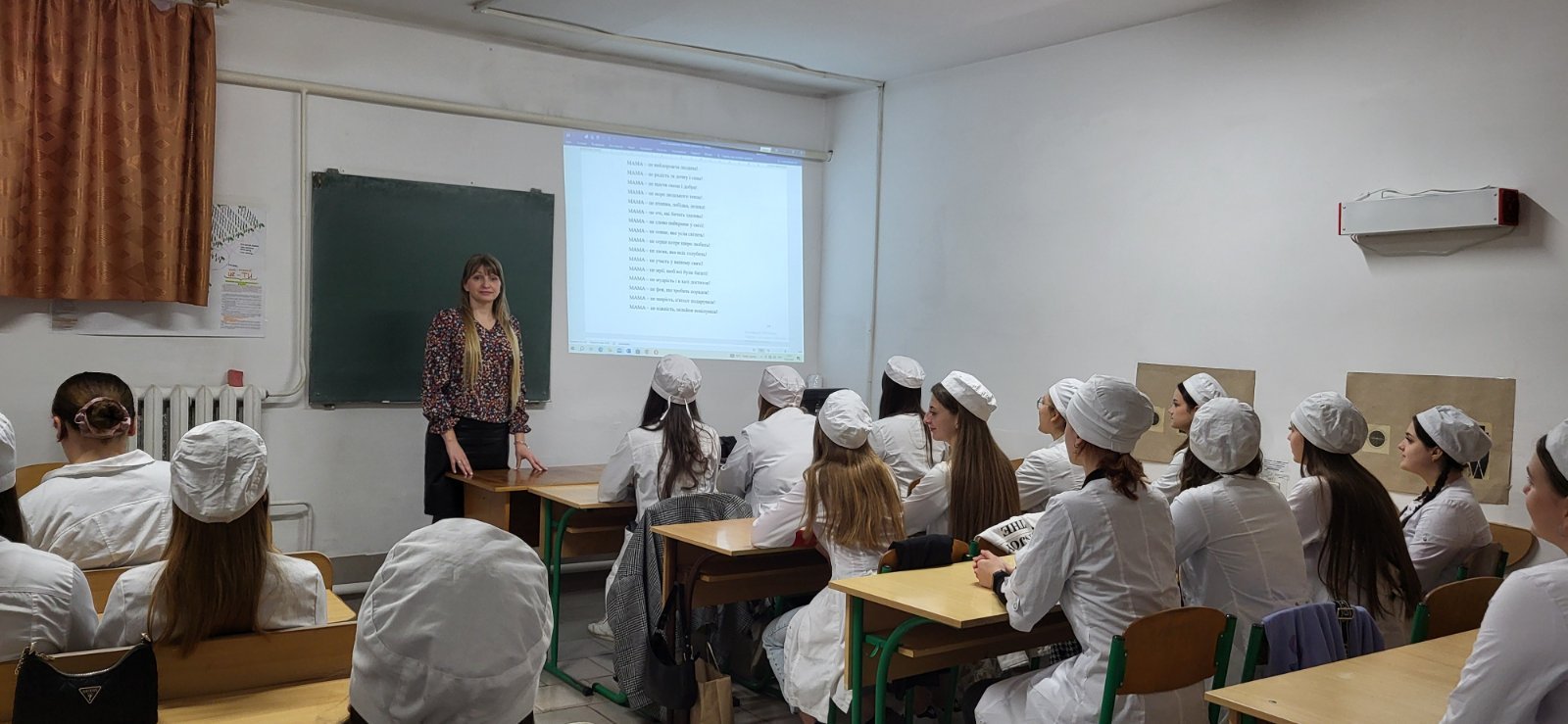 Виховні години до Дня матері