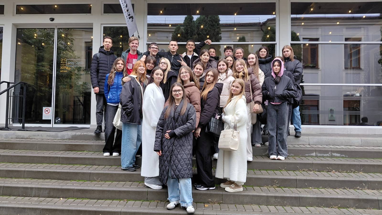 Перегляд фільму «Потяг до життя»