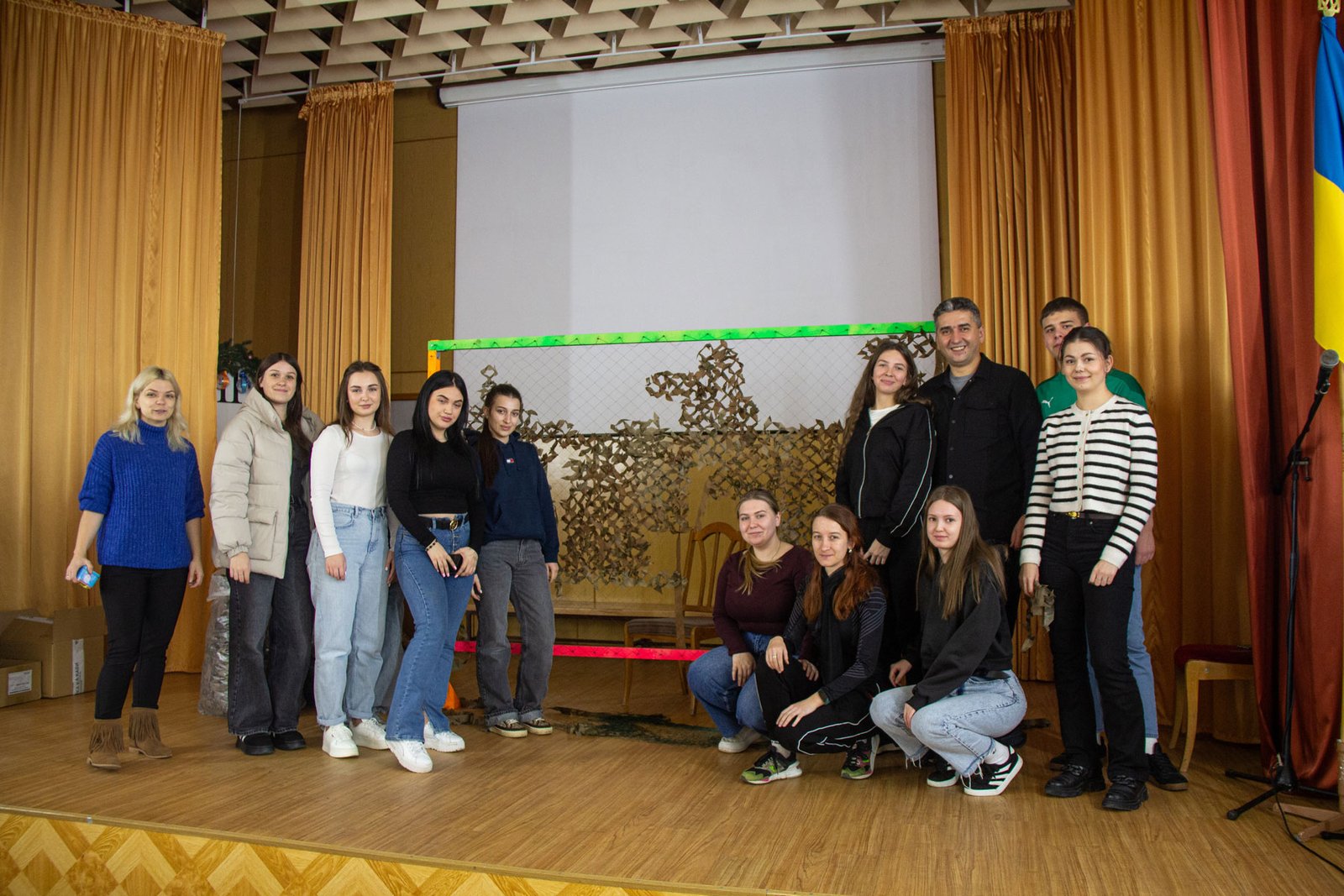 Плетіння маскувальних сіток – у коледжі