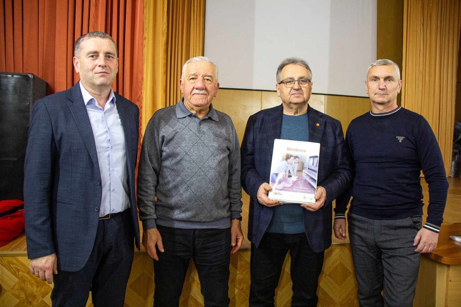 Подарунок для коледжу – тренажер «міні Анна»