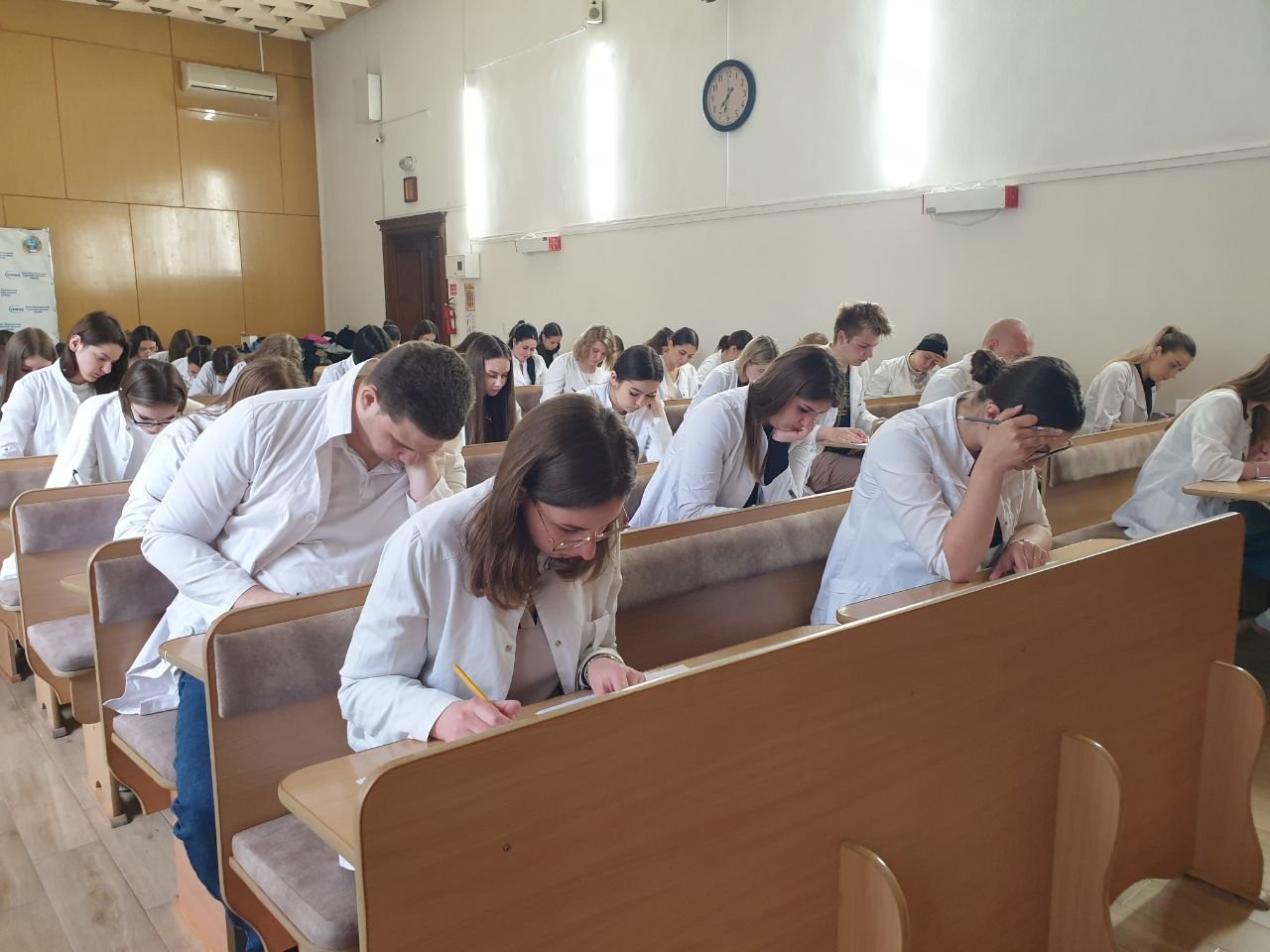 Розпочалися екзамени у випускних групах медсестер і акушерок
